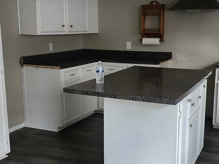 940 Roosevelt Dr — Photo 6