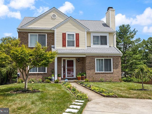 3rd image of 32 Harrod Ct