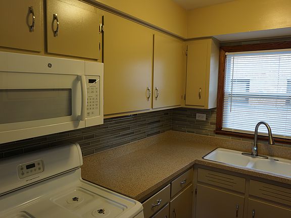 3rd image of 5752 W Park Ave