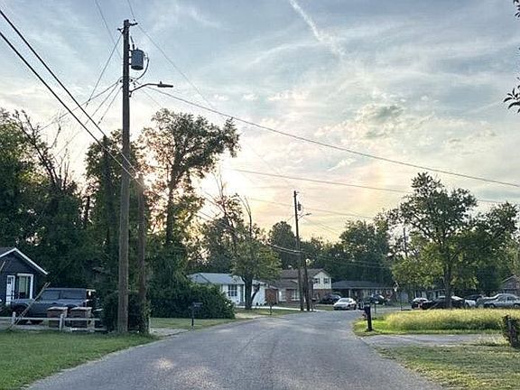 4th image of 3023 Creekwood Dr
