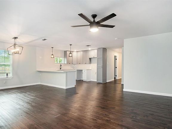 3rd image of 306 Neyland St
