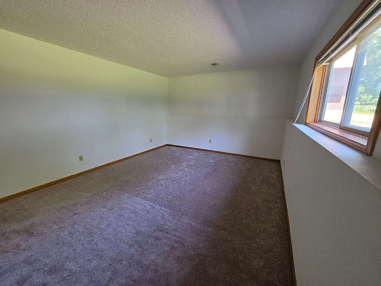 E11975 E Robin Rd — Photo 38