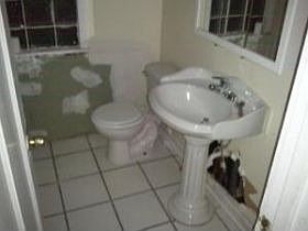 3rd image of 1233 Clarence Ave
