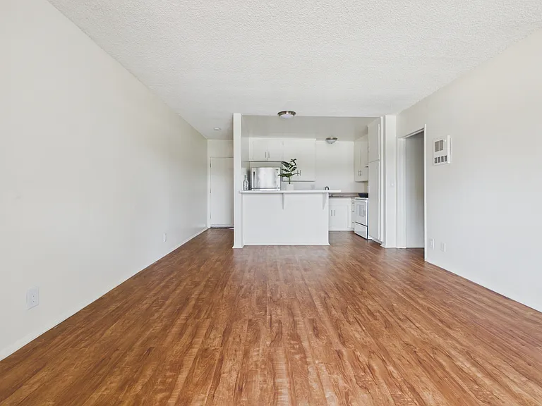 Sepulveda Manhattan Apartments — Photo 6