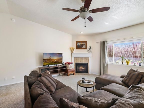 3rd image of 381 Federation Rd