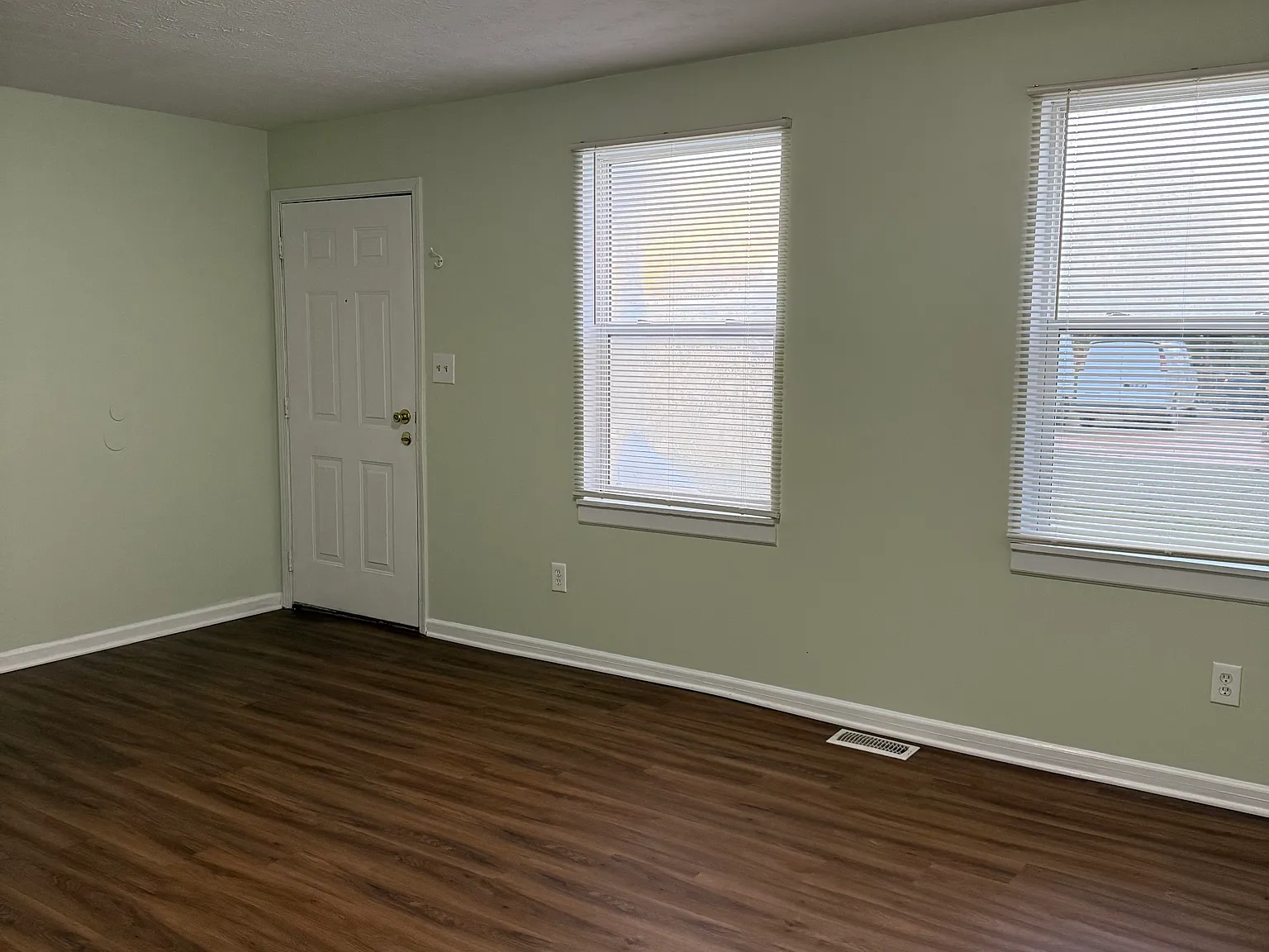 2030 Harold Ave — Photo 2