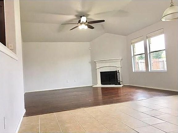4th image of 1080 Kent Dr