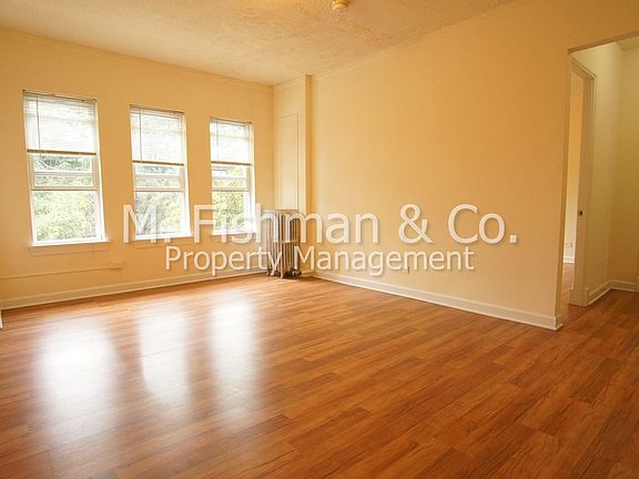2nd image of 5417 N Kenmore Ave APT 402