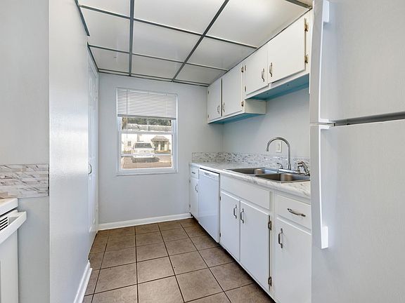4th image of 2325 W Pensacola St APT 131