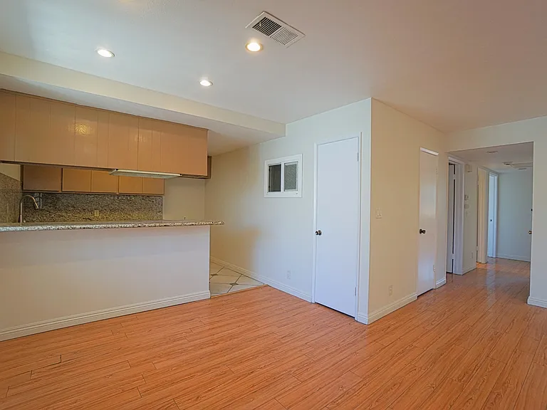 429 S New Ave #5 — Photo 2