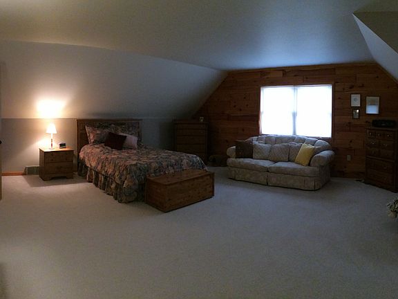 3rd image of 1052 N Autumn Ln