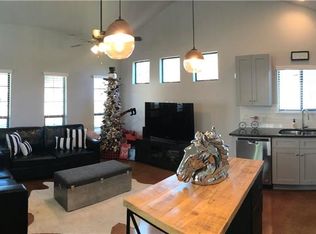 274 E South St, New Braunfels, TX 78130