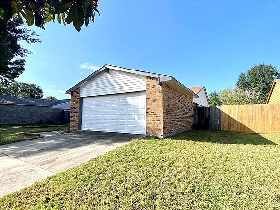 4th image of 8619 Lakeside Forest Dr