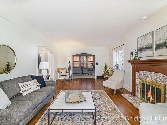 4th image of 2458 Maplewood Dr SE