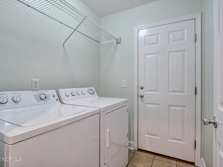 611 Catamaran Dr — Photo 26