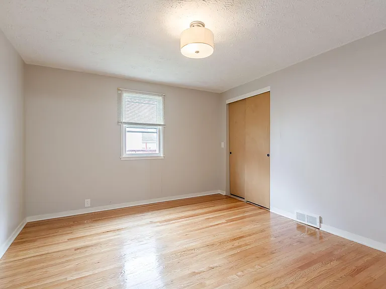 345 Colebourne Rd — Photo 20