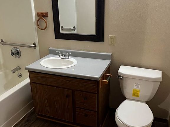 4th image of 507 W 20th St #102