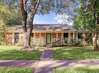 5470 Loch Lomond Dr, Houston, TX 77096