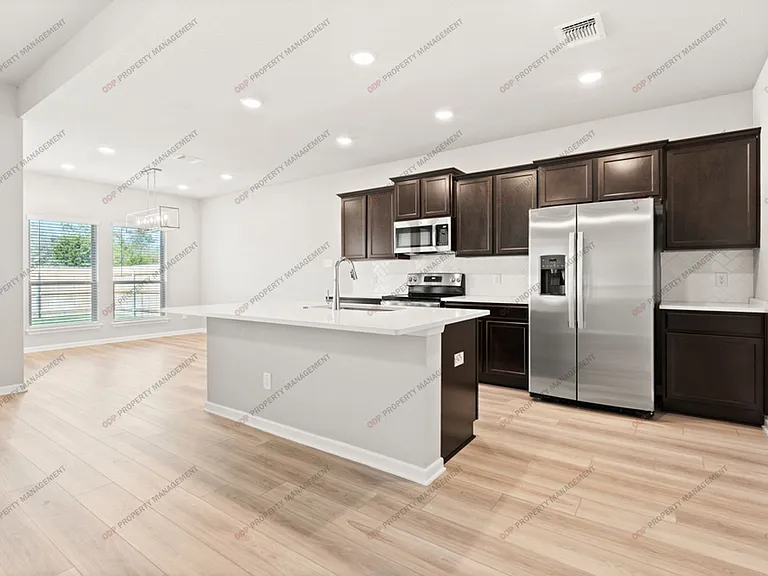 9512 Swenson Ln — Photo 6