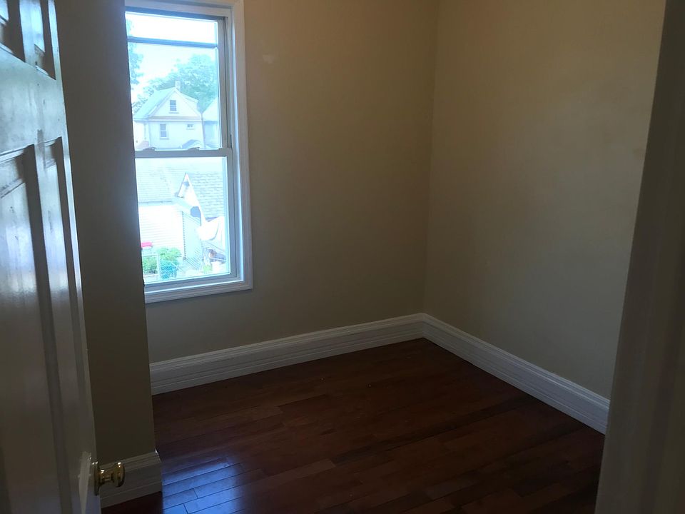 1st image of 10715 Liverpool St Floor 2