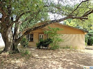 704 E 18th St, Cameron, TX 76520