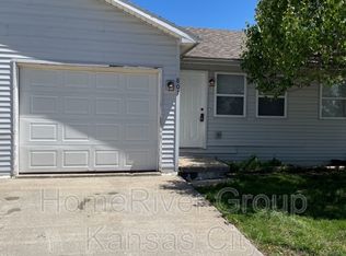 807 Wolf Dr, Lathrop, MO 64465