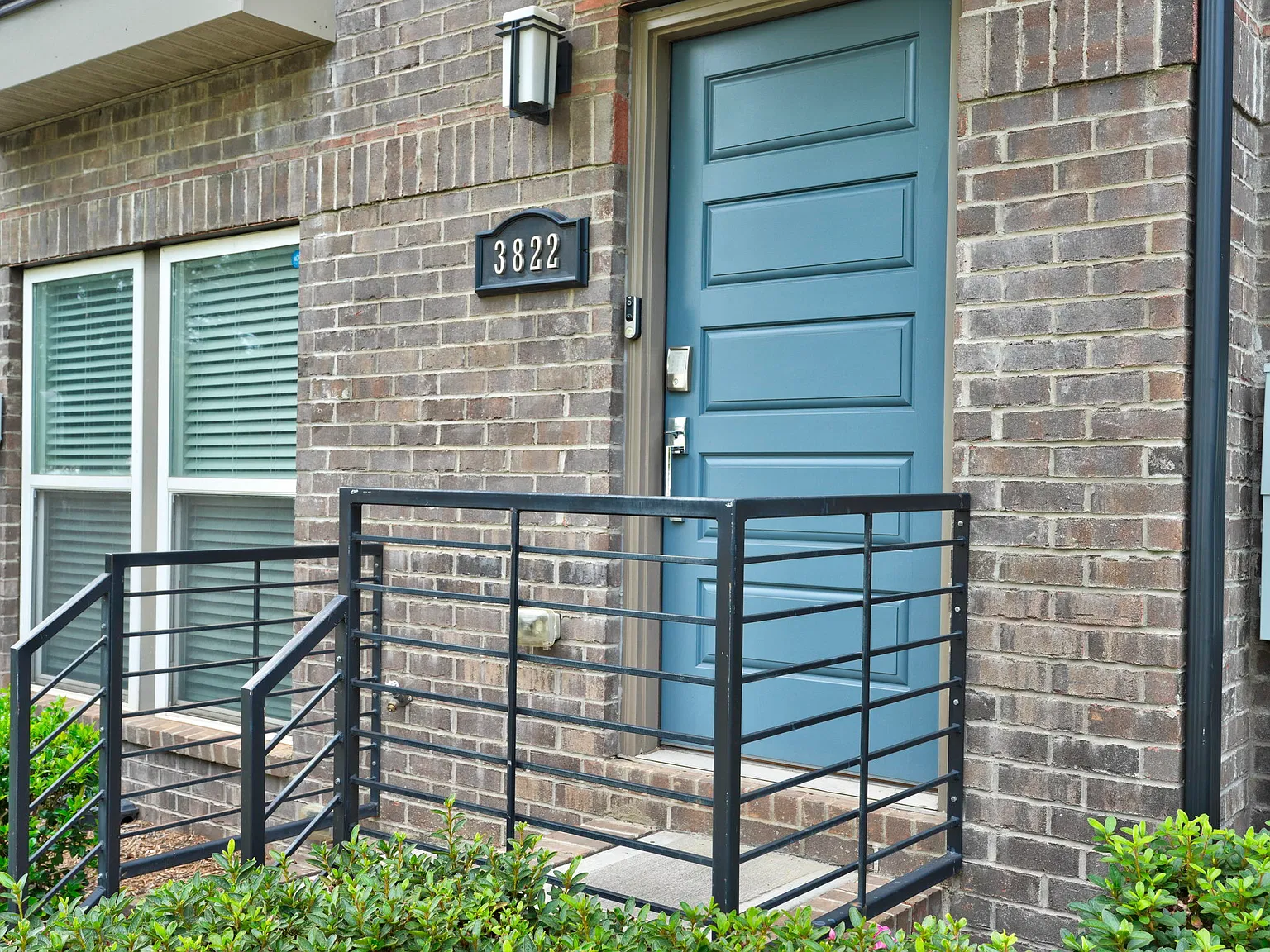 3 bed, 3.5 bath, 1940 sqft, $3,300 — Photo 3