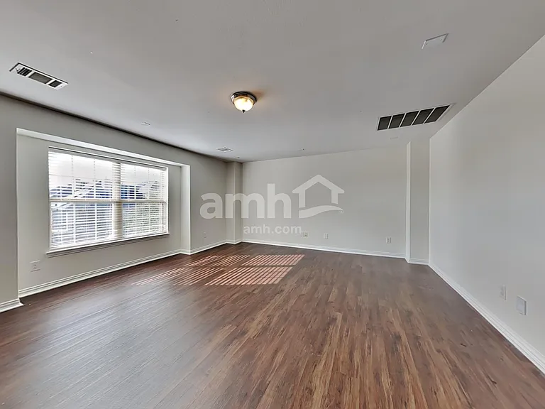 813 Lovebird Ln — Photo 12
