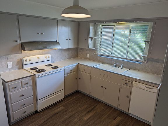 2nd image of 3023 E Alta Vista St