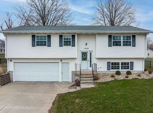 1550 Plain View Rd, Ely, IA 52227