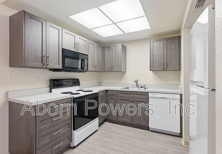 2529 Greenwood Ln #6 — Photo 8