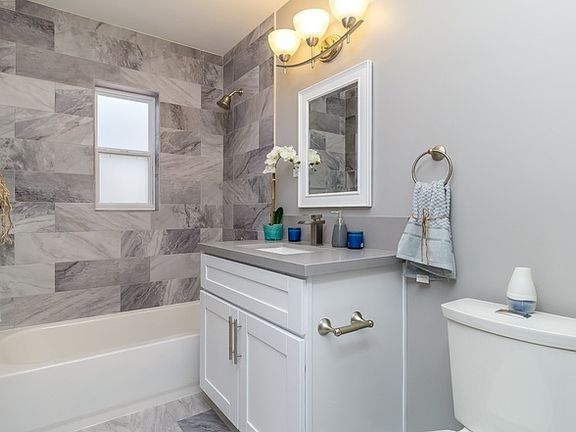 4th image of 1024 Santa Anita St