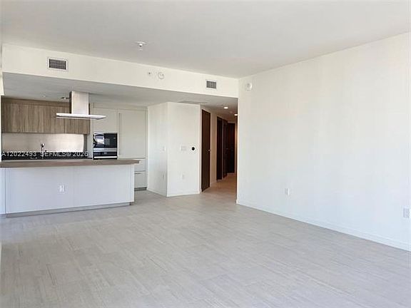 3rd image of 1000 Brickell Plz #Cu-2715