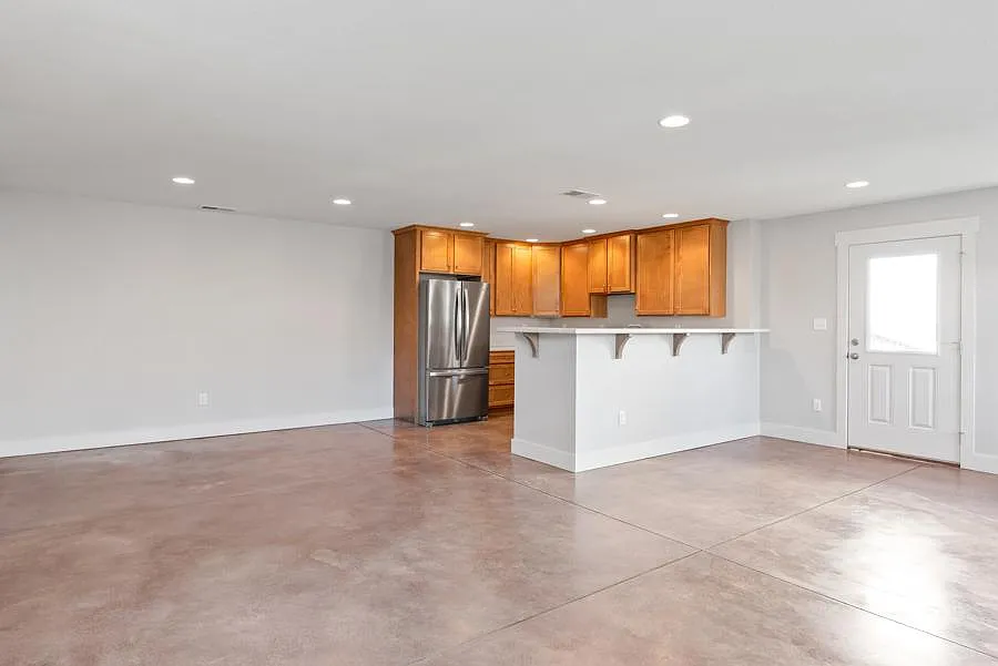 2 bed, 1018 sqft, $1,800 — Photo 2