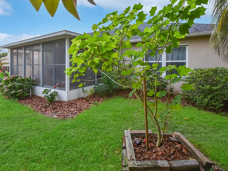444 Island View Cir — Photo 8