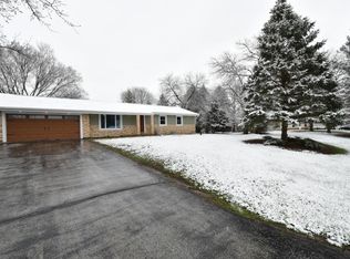 W275S8860 Hidden Lakes Dr, Mukwonago, WI 53149