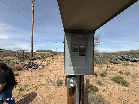 3rd image of 14597 Derringer Rd