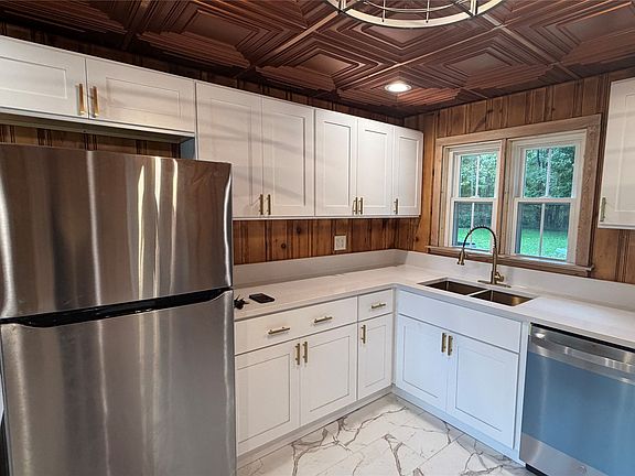 3rd image of 10021 Maple Ave
