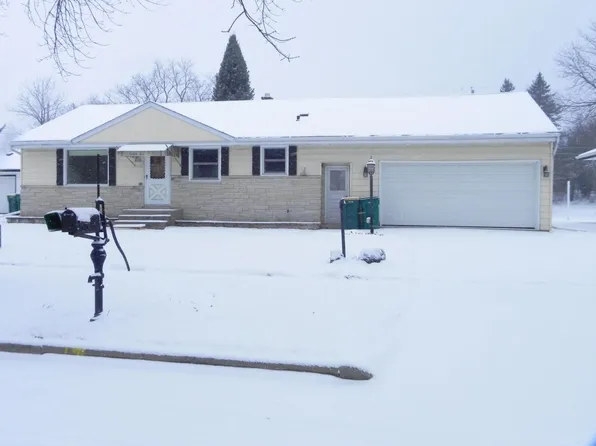 W54N277 Van Buren DRIVE, Cedarburg, WI 53012
