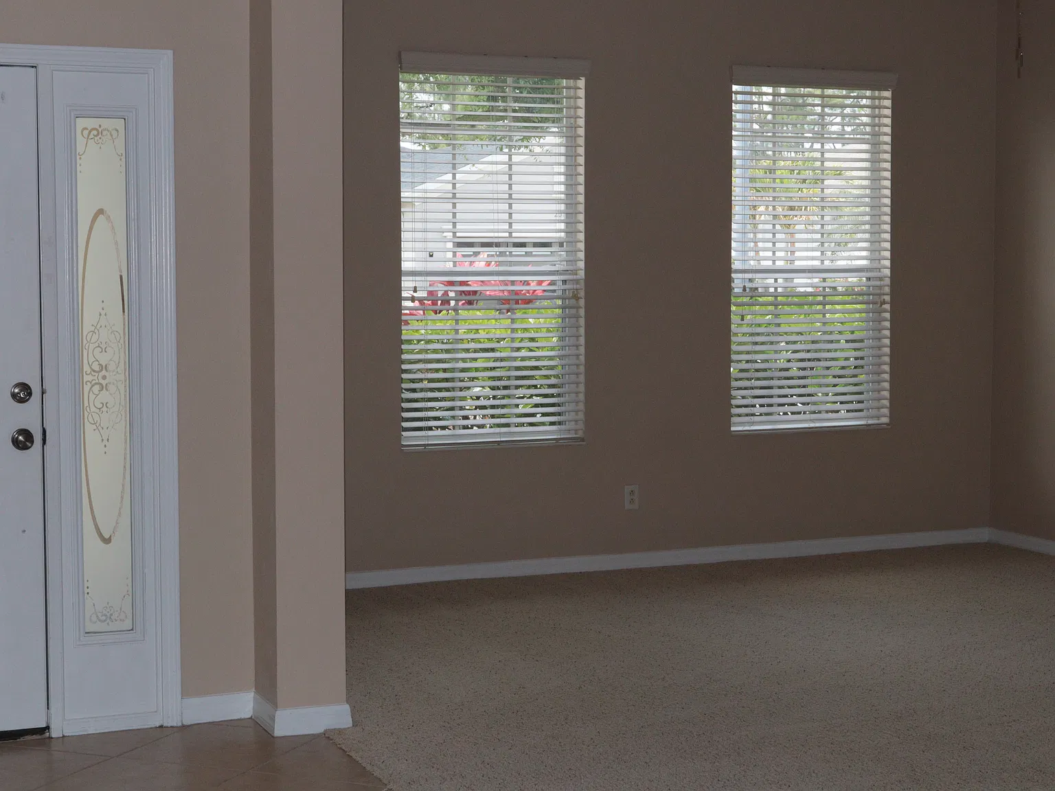 3 bed, 2408 sqft, $2,150 — Photo 2