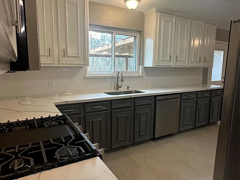 501 Cindyrella Dr — Photo 4
