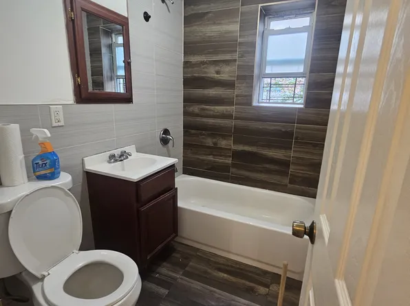 (undisclosed Address), Hollis, NY 11423