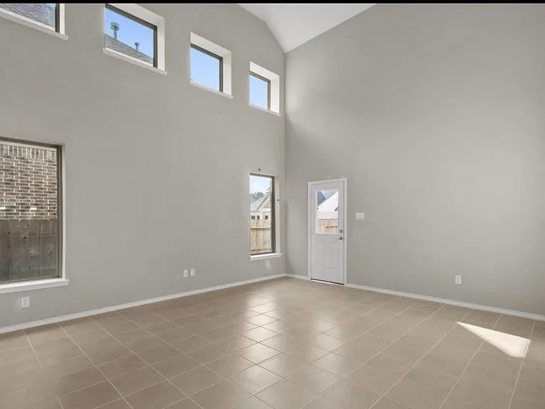 311 Violet Crown Ln — Photo 2