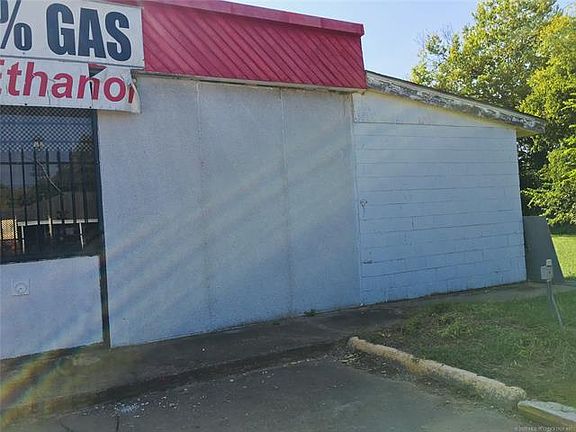 4th image of 3872 Southwest Blvd