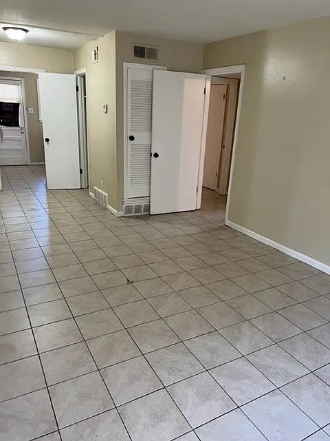 2 bed, 1.5 bath, 850 sqft, $860 — Photo 2