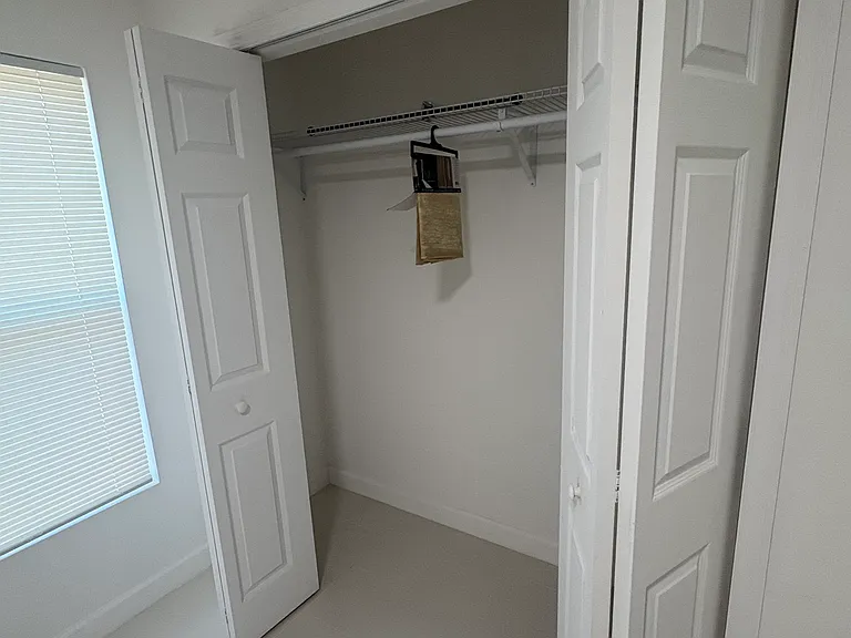 126 W Northside Dr — Photo 4