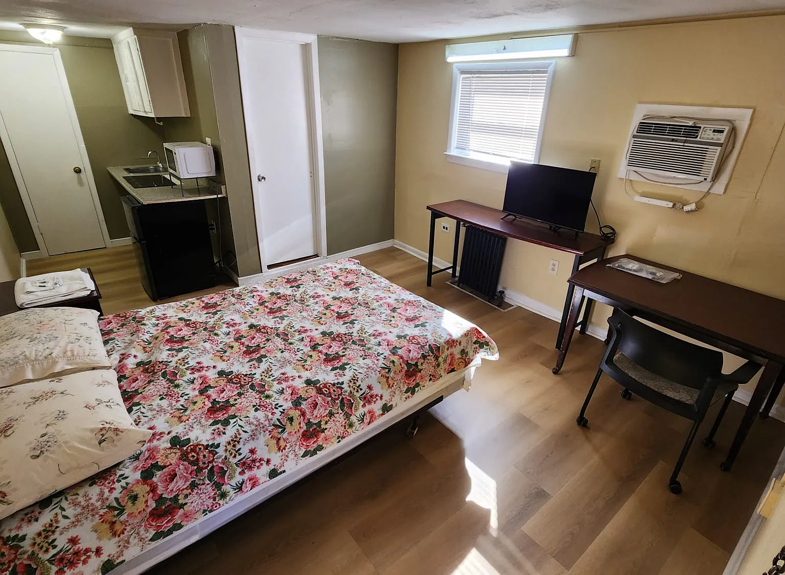 1 bed, $1,596 — Photo 1