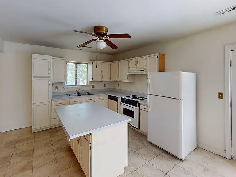 1297 Timberbranch Ct — Photo 5