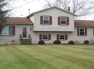 9927 Holcomb Rd, Newton Falls, OH 44444