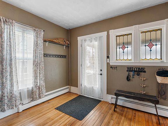 5th image of 355 Granville St E